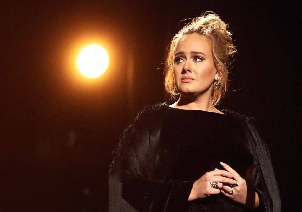 WATCH: Adele restarts George Michael tribute after getting emotional |  Award Shows - KISS