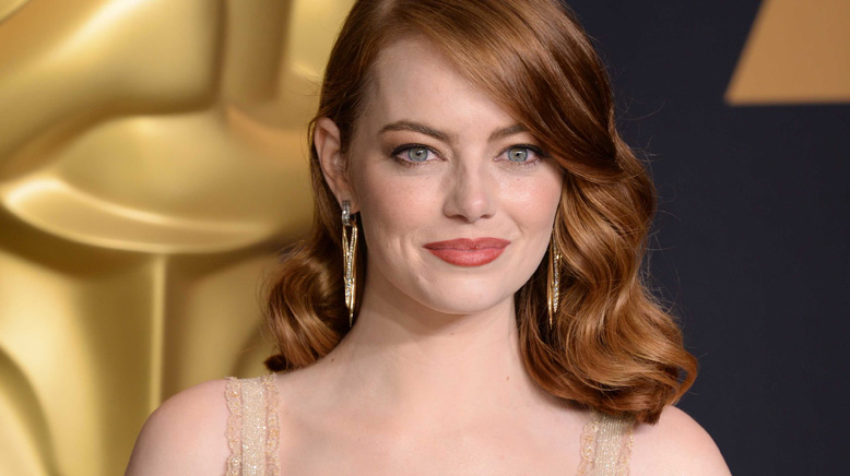 Teenager asks Emma Stone to prom with La La Land number - CBS News