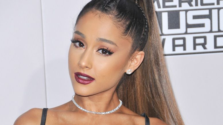 Ariana Grande shows off new GREY hair and she looks stunning ...