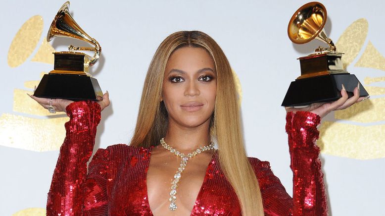 Beyoncé has a fan with an UNCANNY resemblance | Celebrity - undefined