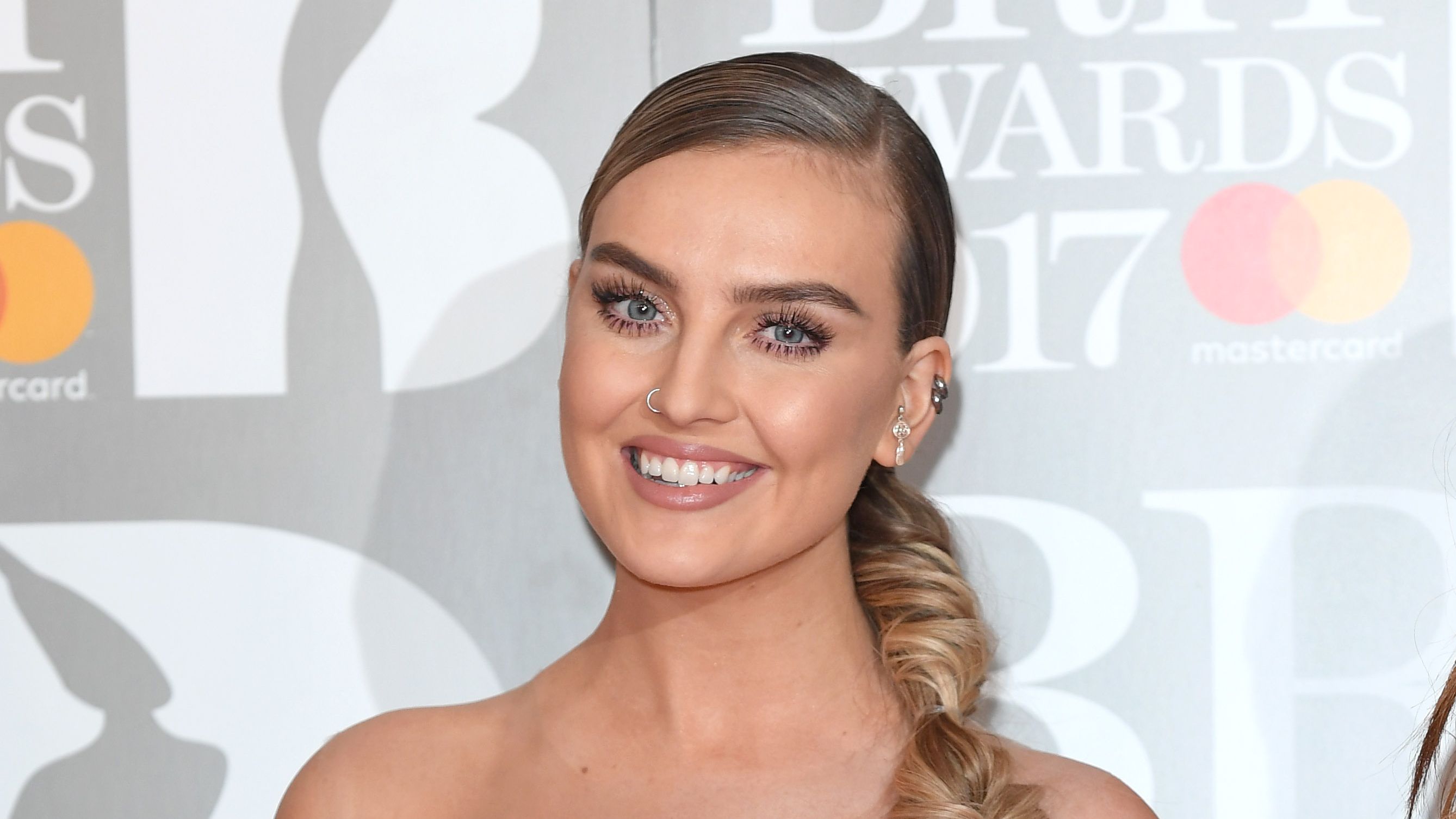 Little Mixs Perrie Edwards Shows Off Her Natural Beauty In Make Up Free Selfie Celebrity 