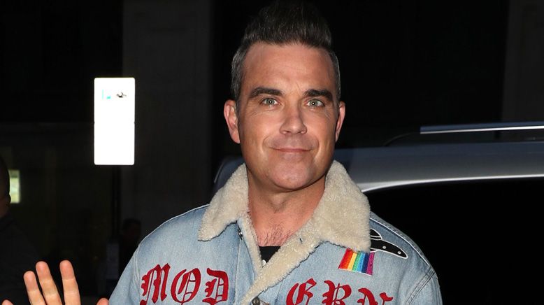 Robbie Williams reveals a huge tattoo of his own face on his chest ...