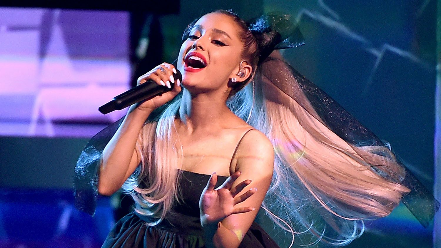 Ariana Grande Debuts New Lavender Hair -- See the Pic!