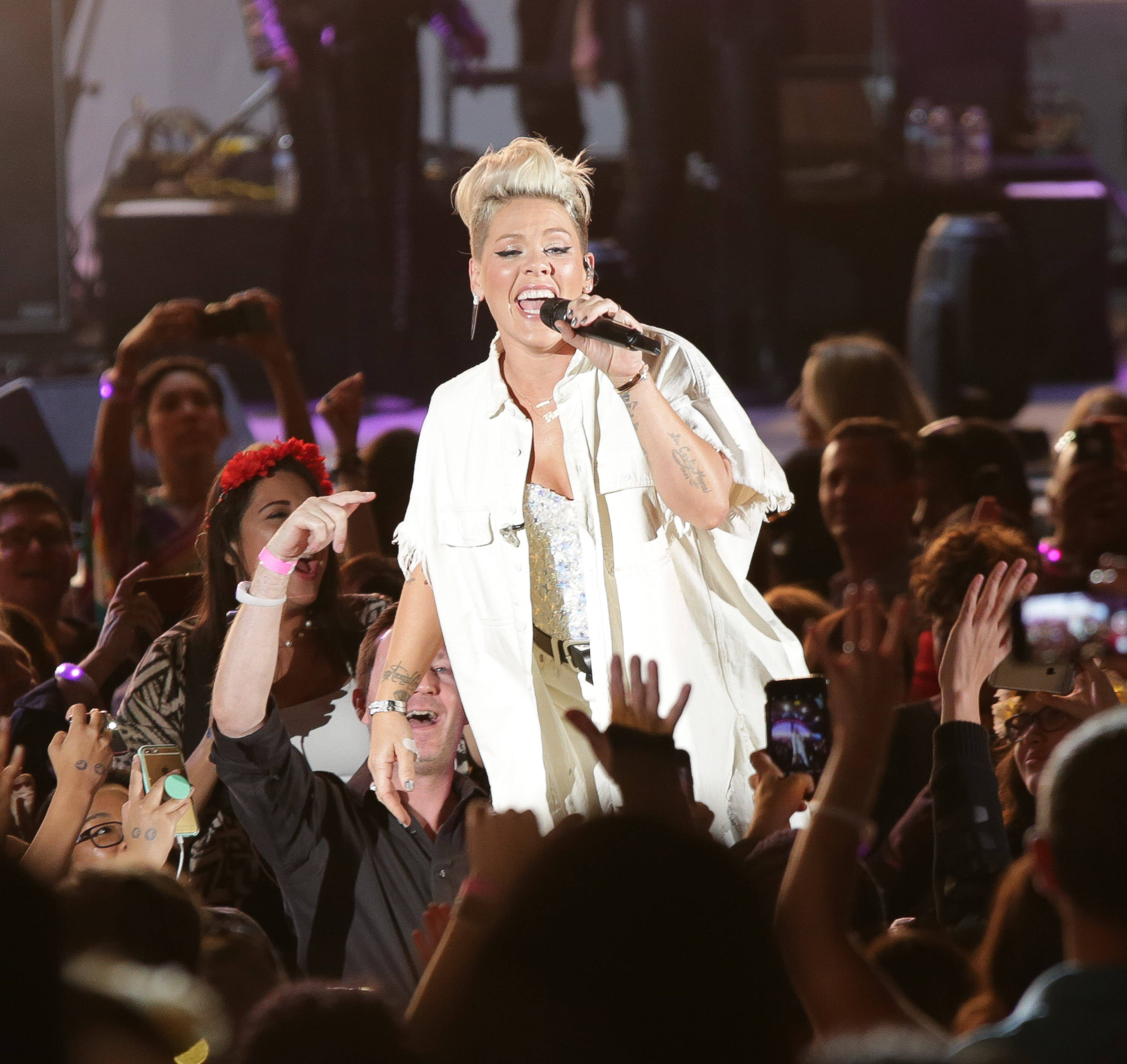 Singer Pink updates fans in first message since hospital admission