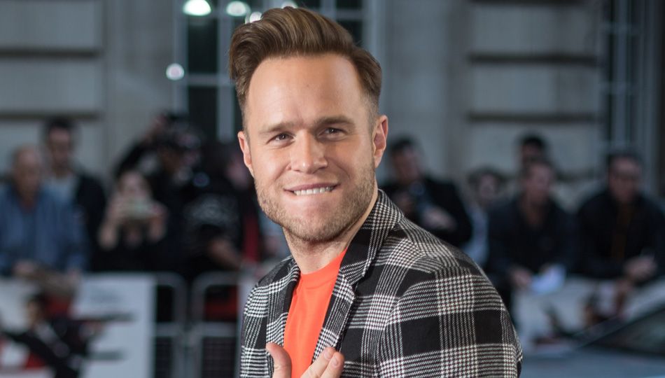 Olly Murs teases fans photos from the 'Moves' music video