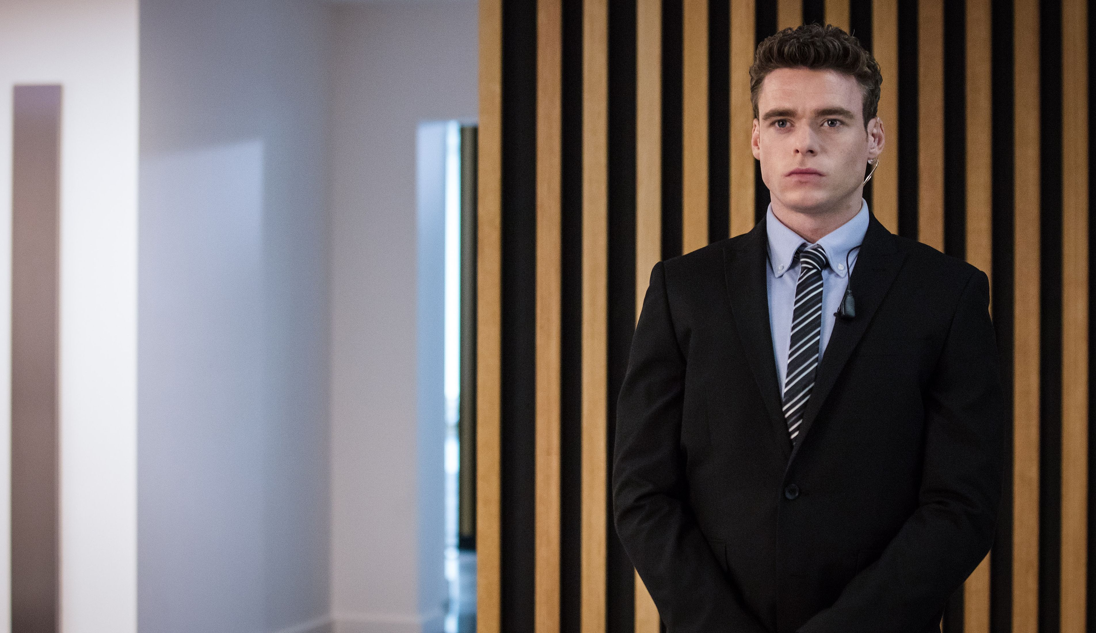 Bodyguard Star Richard Madden IS In Talks To Become James Bond ...