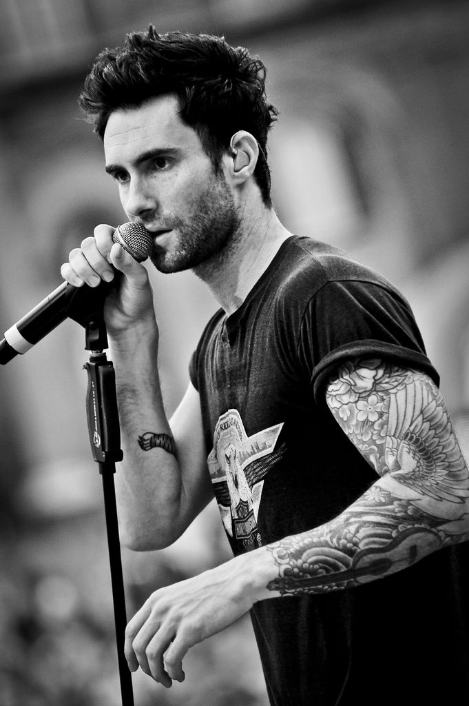 Adam Levine in Italy performing