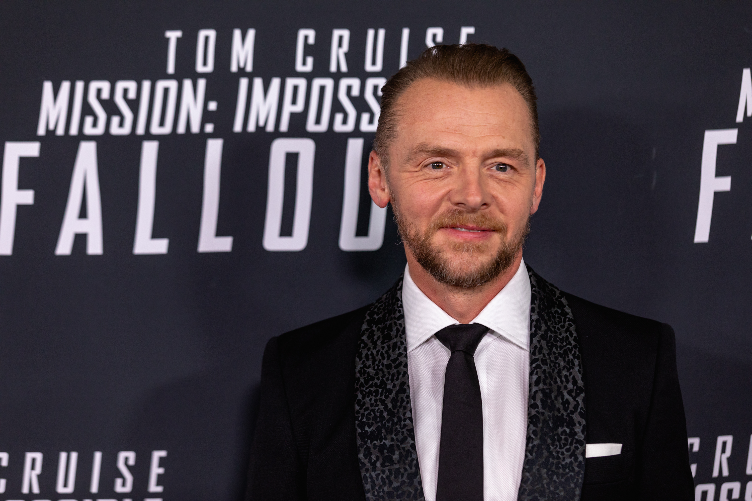 Simon Pegg shows off incredible six pack and amazing body ...