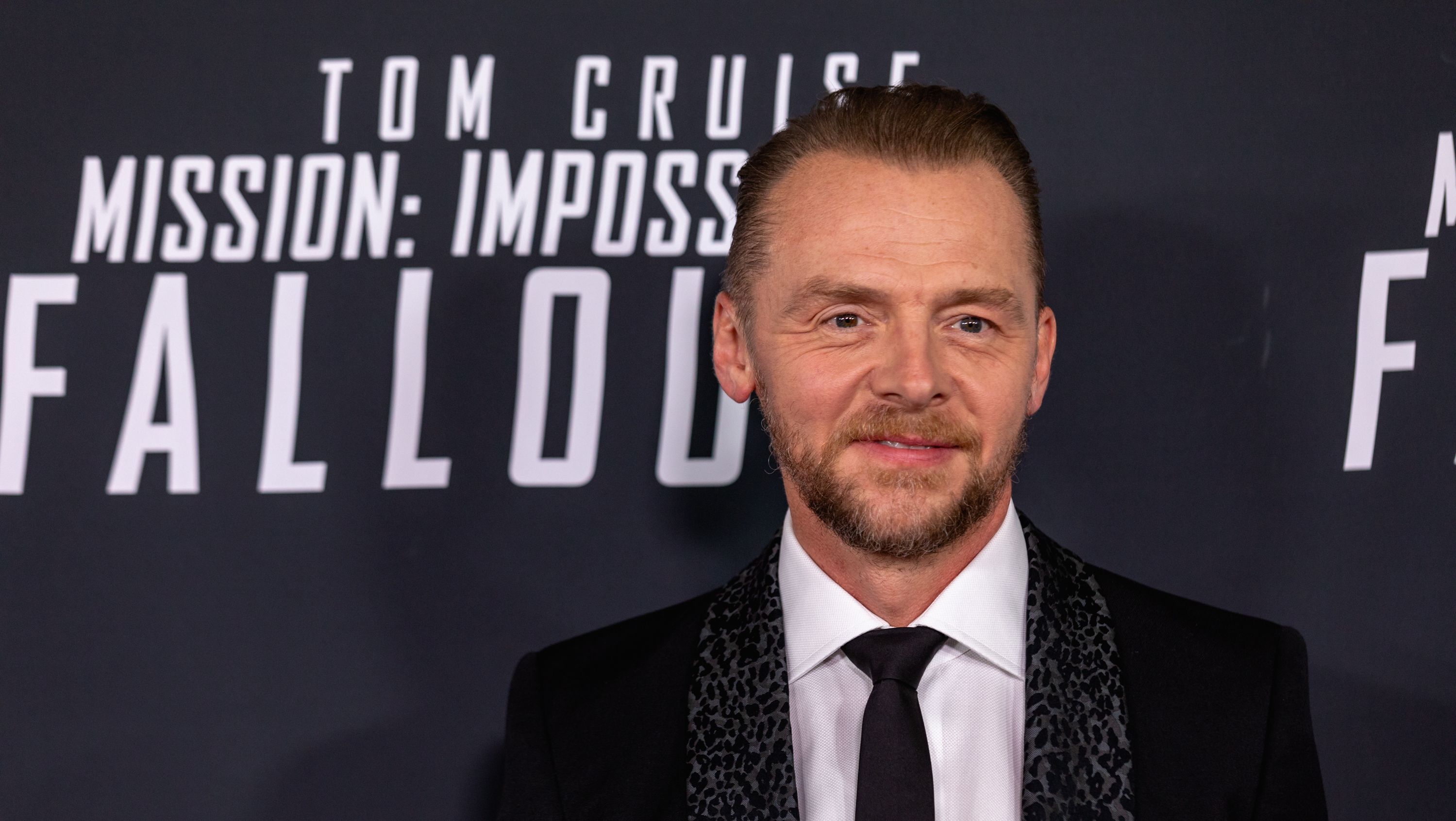 Simon Pegg shows off incredible six pack and amazing body ...