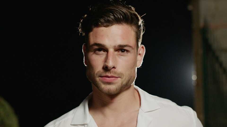 Love Island's Tom Walker's transformation is JAWDROPPING Television KISS