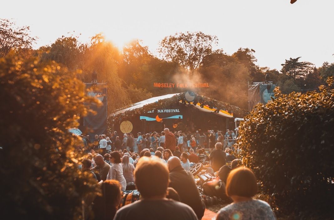 Thousands head to Moseley Folk Festival