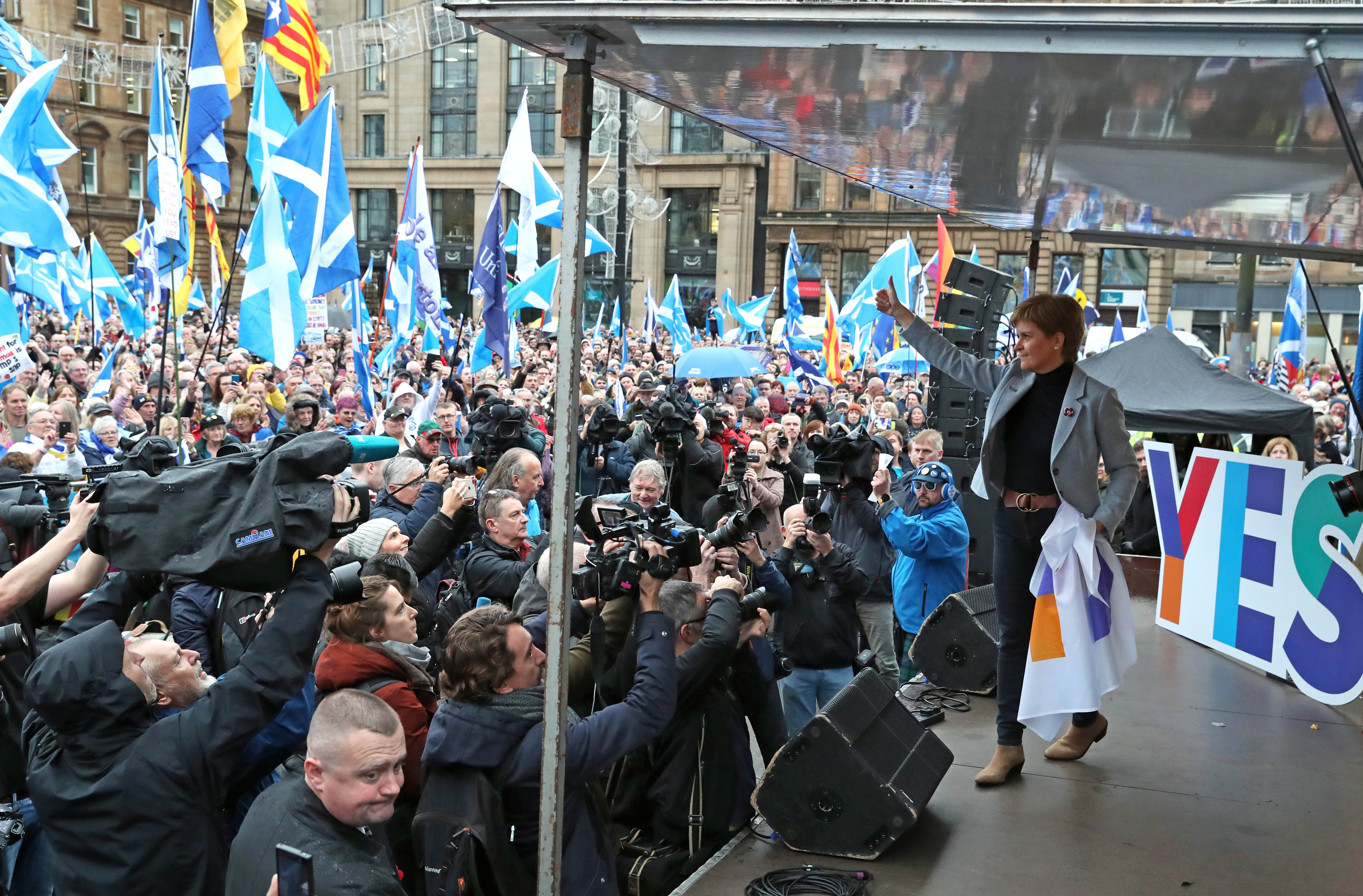 In scotland people speak. Население шотландии. Независимость шотландии 2022. Шотландия люди. Англичане шотландцы валлийцы ирландцы.