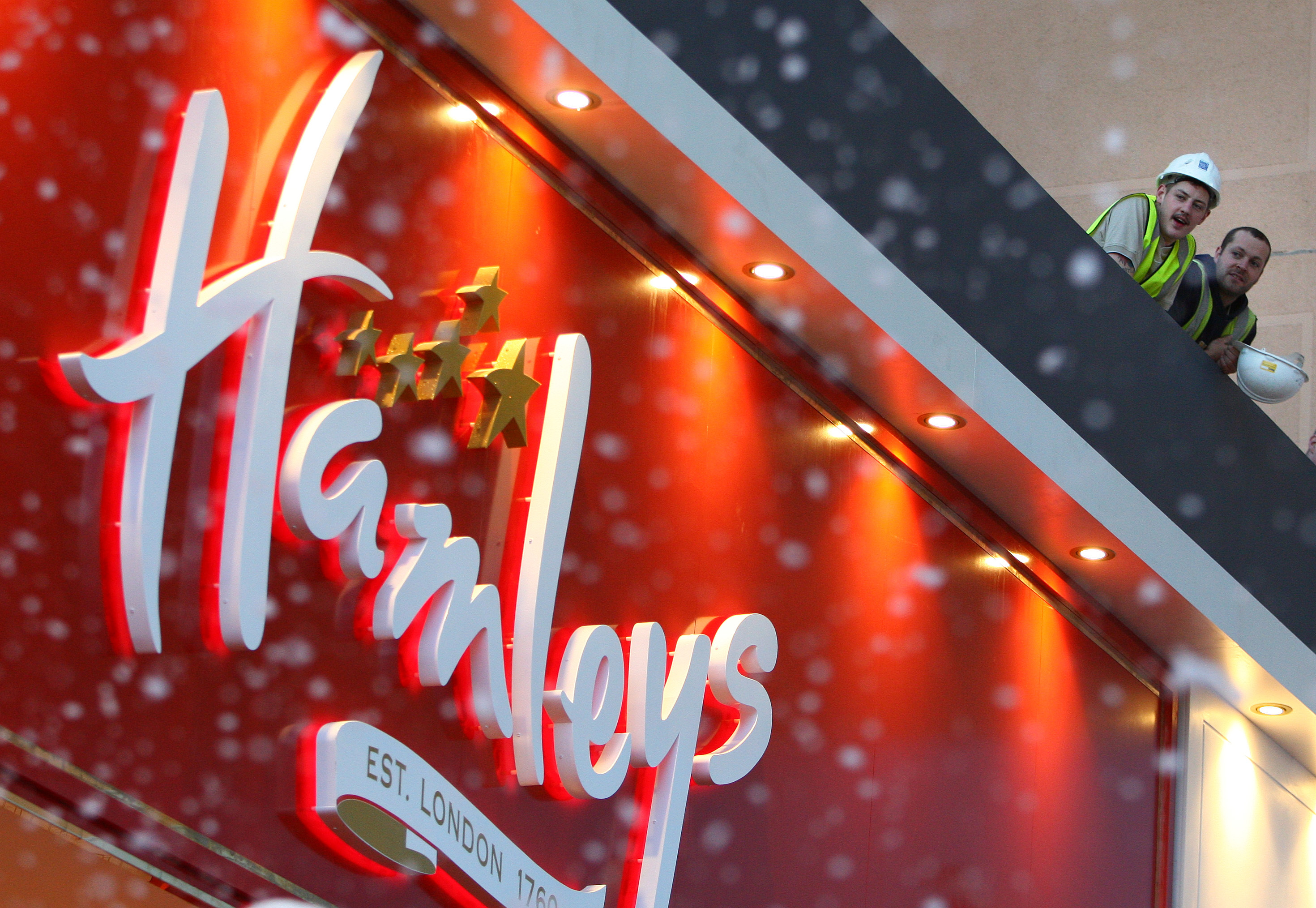 Councillors are backing a plan to downsize Glasgow s Hamley s store