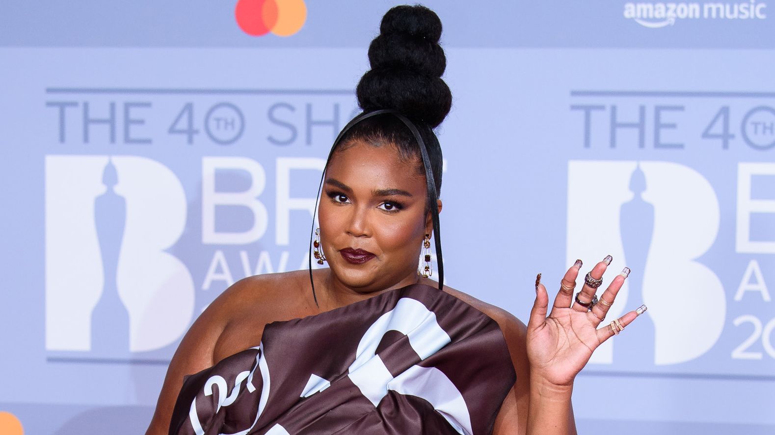 Lizzo Shows Inspiring Self-Love in New Video: “I Am the Beauty