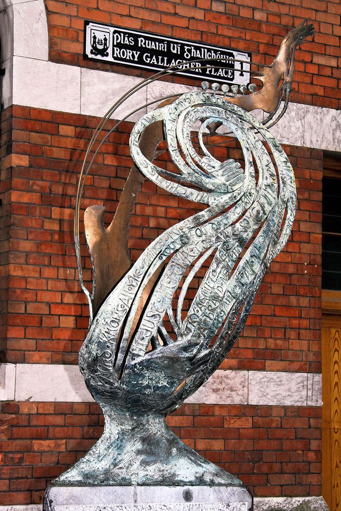 Rory Gallagher statue in Cork 