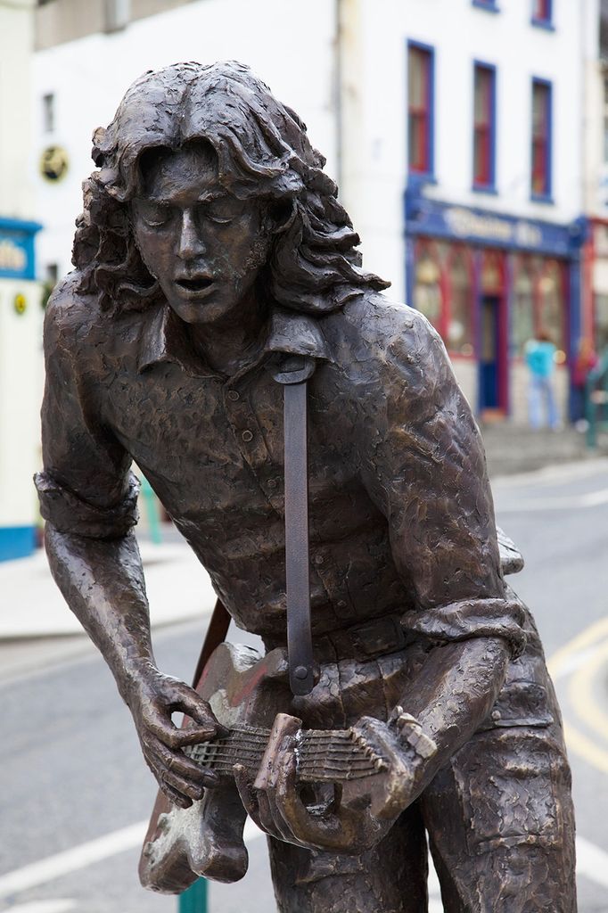 Rory Gallagher statue in Ballyshannon 