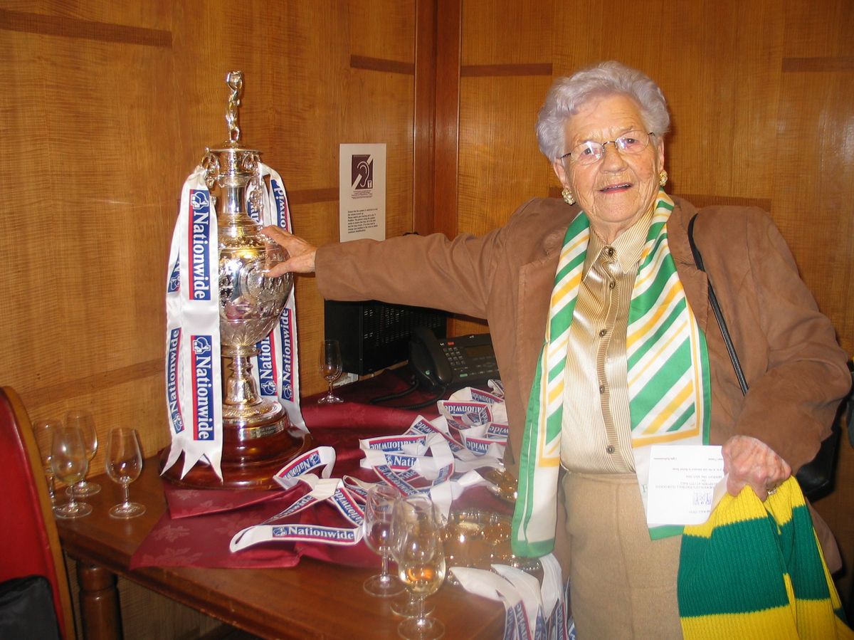 Fans pay tribute to Norwich City superfan