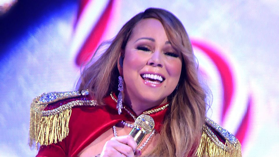 is-mariah-carey-s-christmas-song-number-1-on-the-uk-chart-show