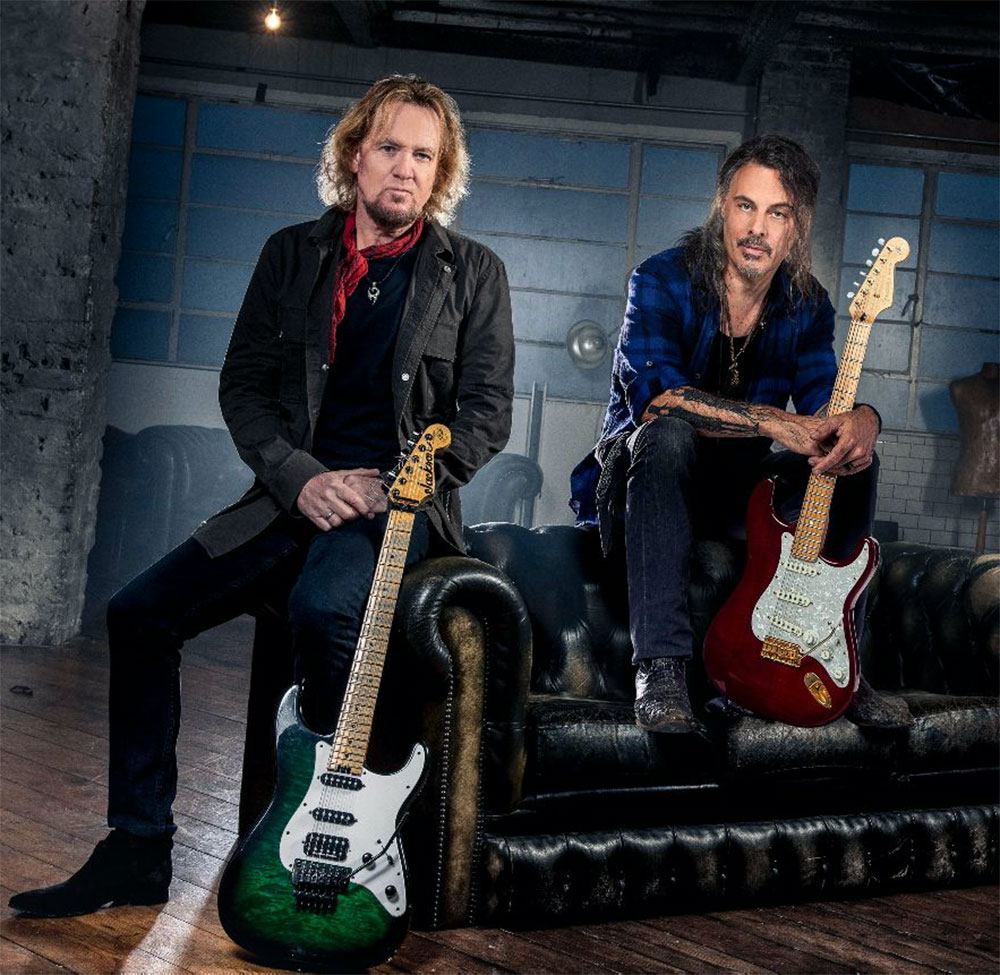 Adrian Smith and Richie Kotzen premiere Scars video