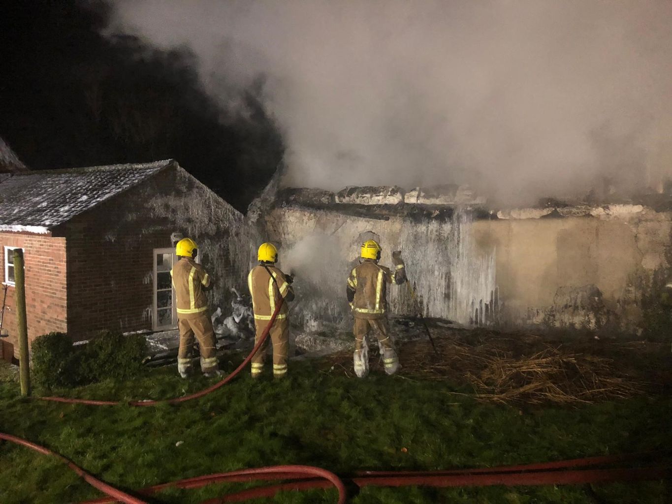 50 firefighters tackle thatched roof blaze in village near Stockbridge ...