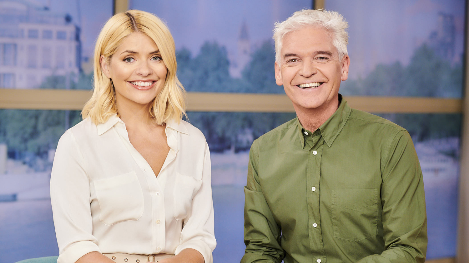 This Morning Fans Confused As Rochelle Humes Replaces Holly Willoughby ...