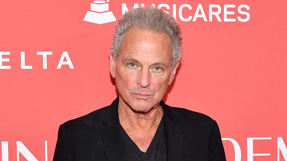 Lindsey Buckingham sells music publishing catalogue