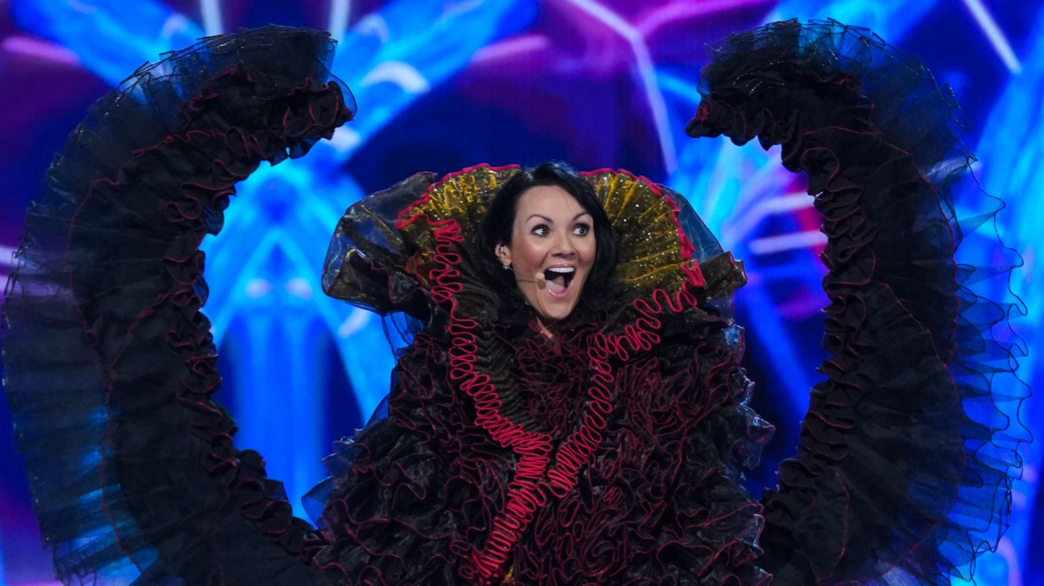 The Masked Singer Martine Mccutcheon Unveiled As Swan