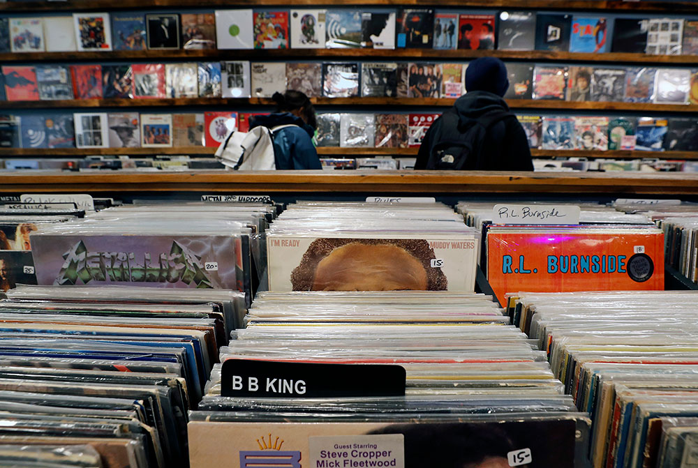 Revenue from vinyl record sales to overtake CDs