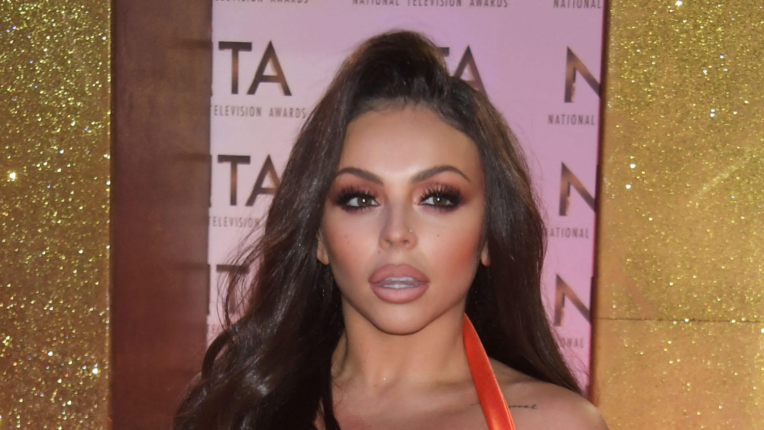 jesy-nelson-shows-off-stunning-platinum-hair-transformation