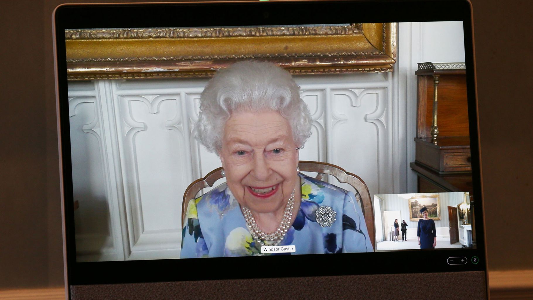 Queen back working for the first time since Prince Philip's funeral