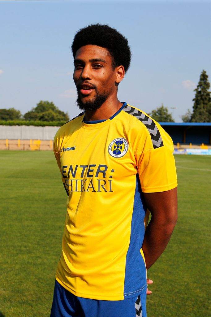 Entra la camiseta del St Albans City FC de Shikari