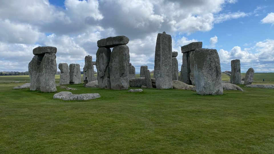 Stonehenge prepares for Winter Solstice