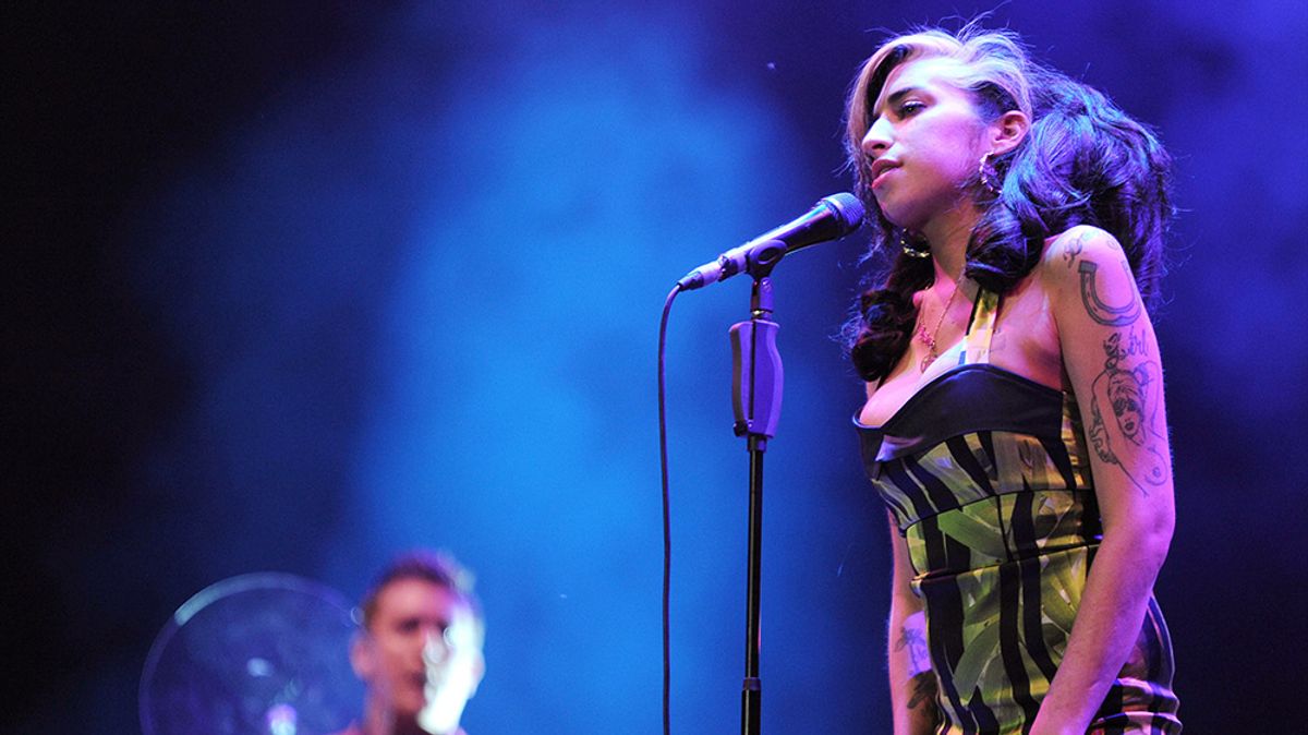 amy winehouse blue dress where is this from? : r/amywinehouse