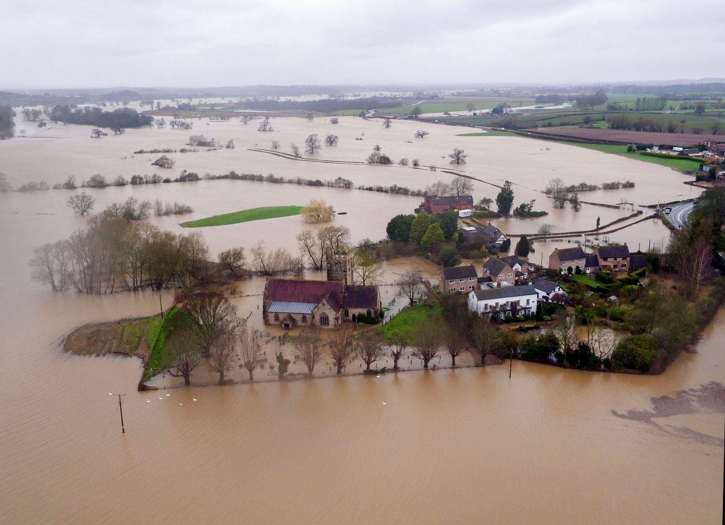 Flood defences for at-risk Worcestershire village delayed again | News ...