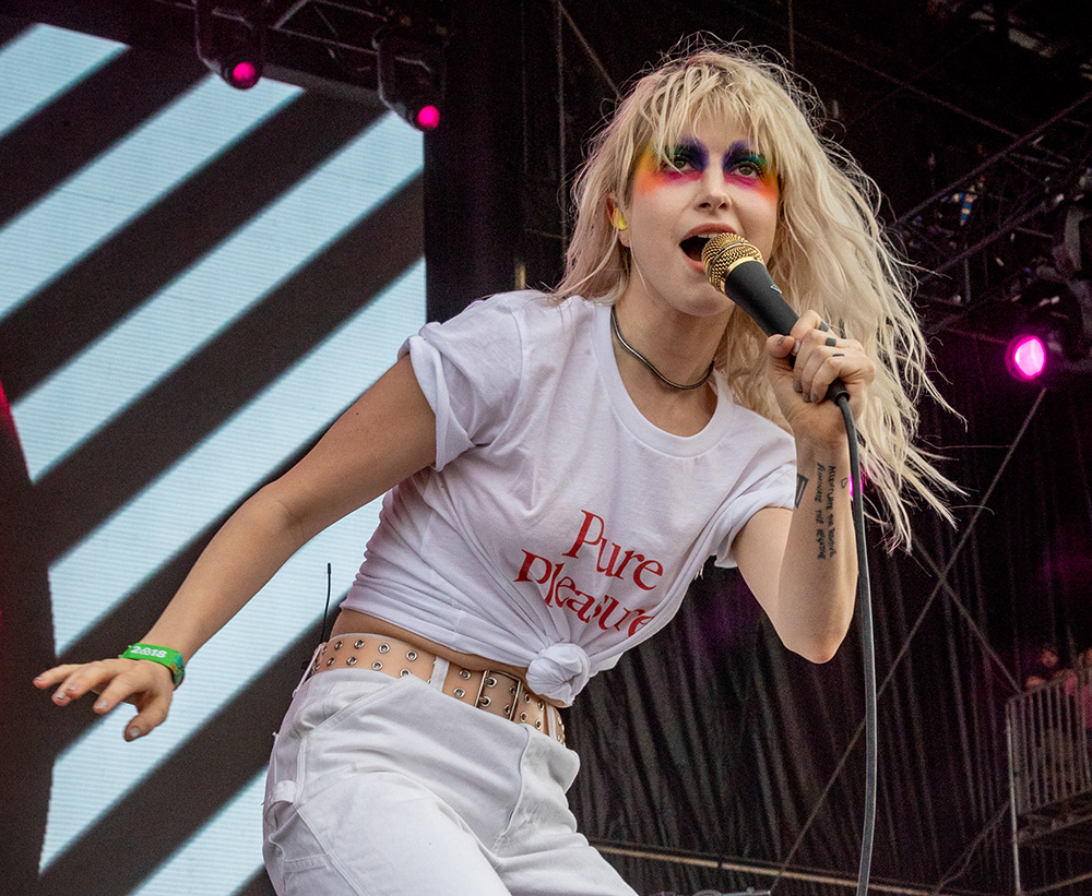 Paramore To Return In 22 Teases Hayley Williams