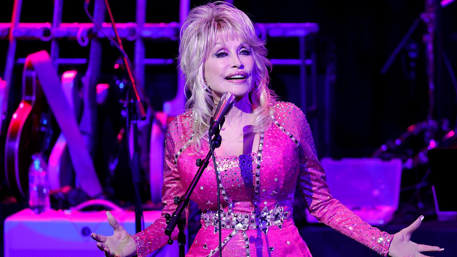 Dolly Parton has recorded a new version of her hit song '9 To 5'