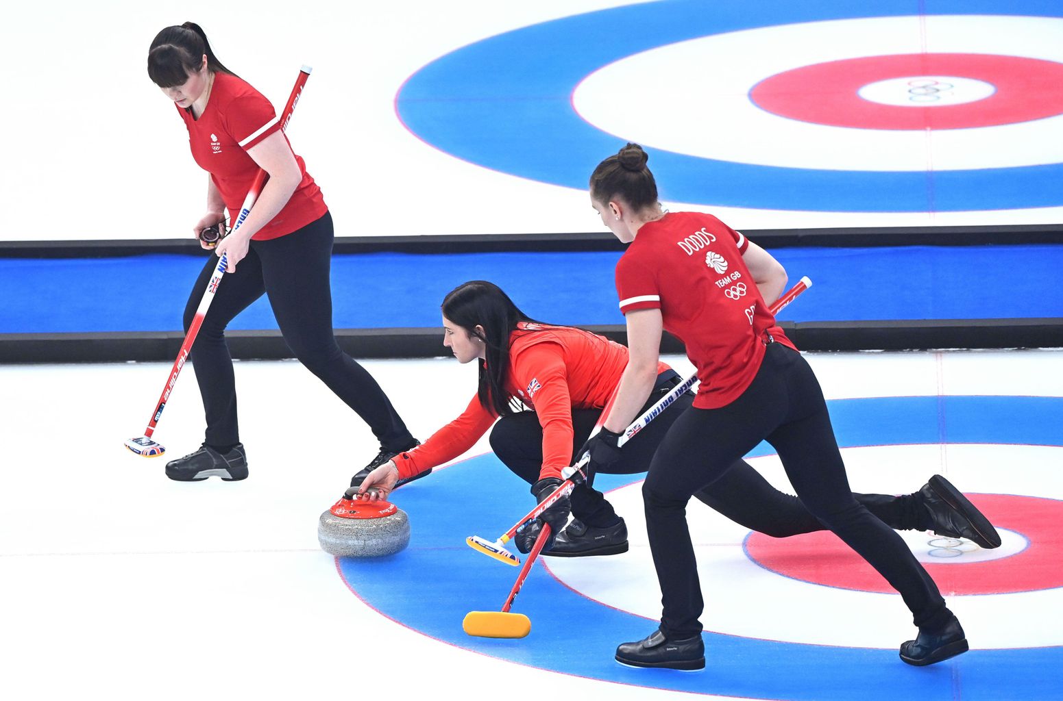 team-gb-s-women-join-men-in-curling-semi-final-news-hits-radio