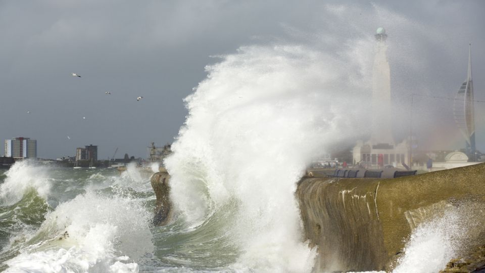 Third storm in a week hits the south coast | News - undefined