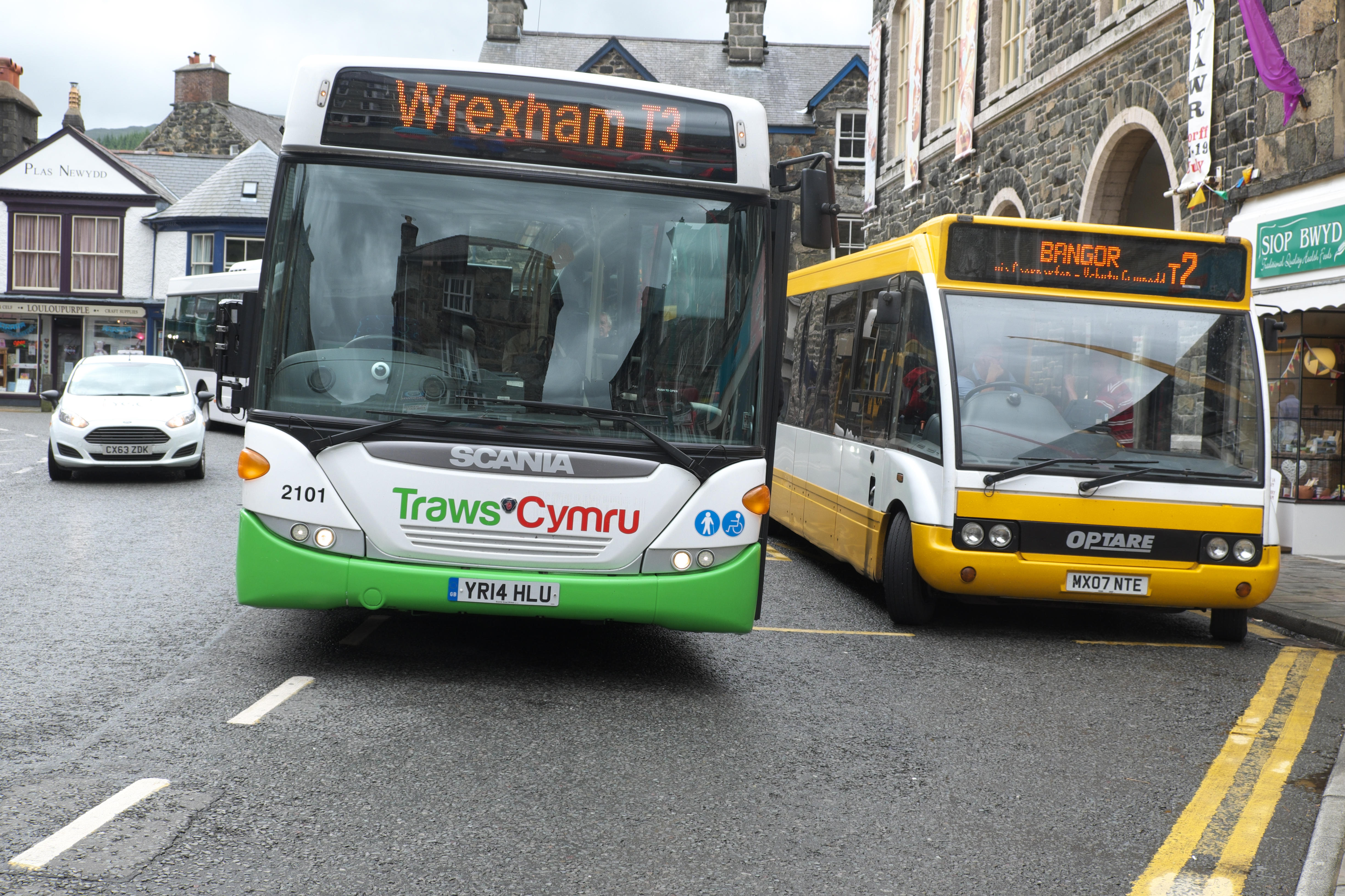 Welsh Government announces aim to re-regulate buses