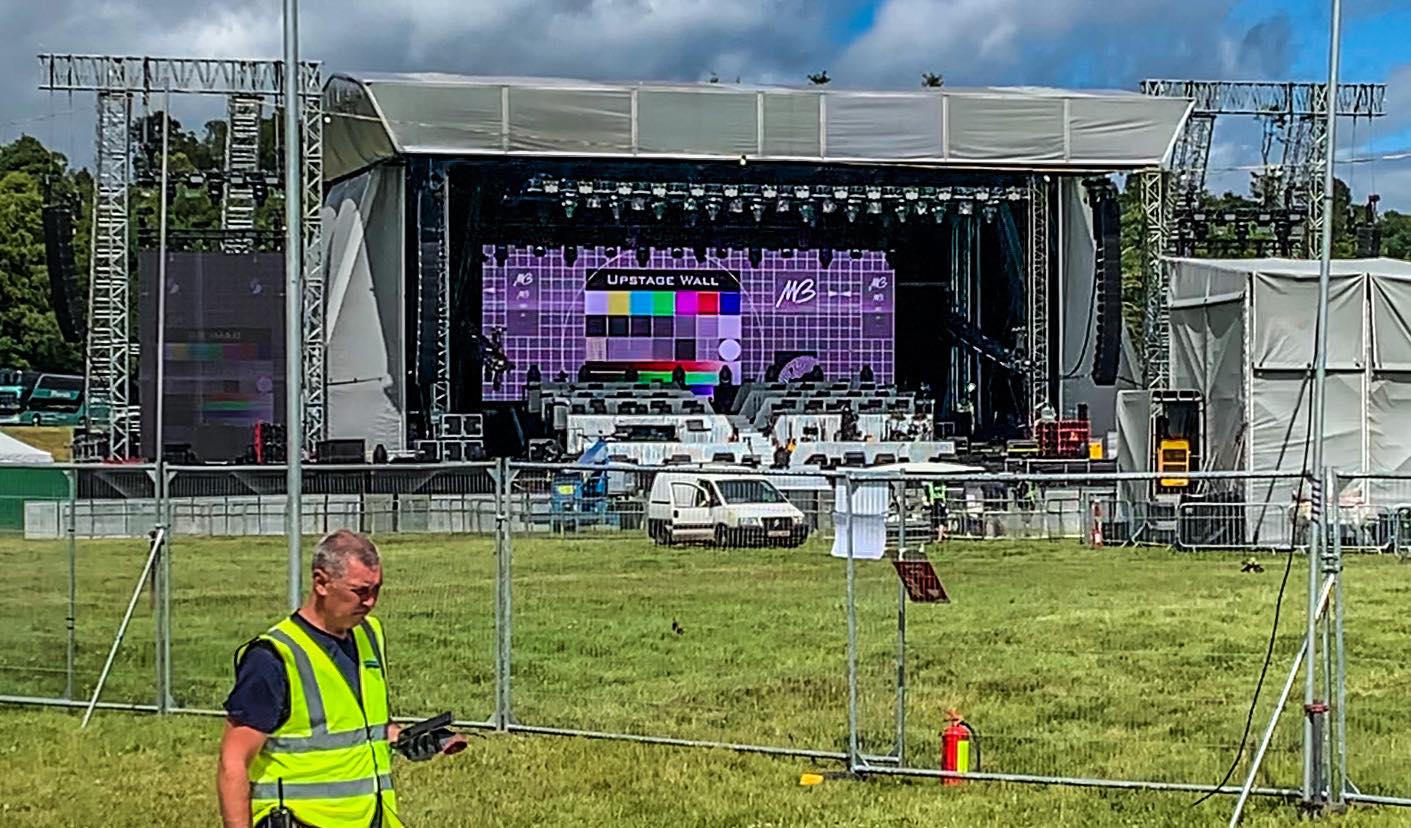 WATCH Take a look behind the scenes of Michael Bublé, Bryan Adams