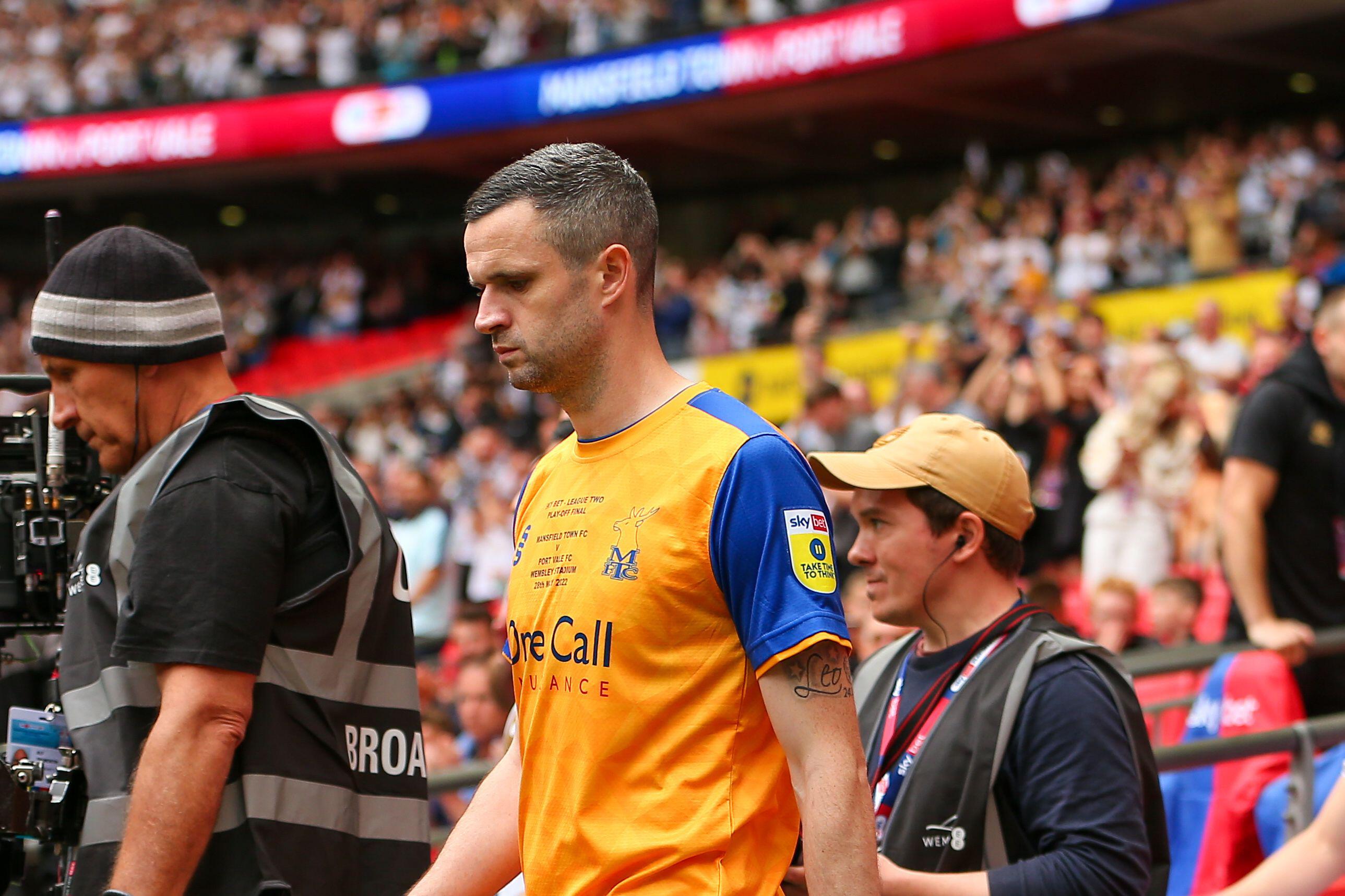 Ex Rangers and Motherwell forward Jamie Murphy joins St Johnstone.