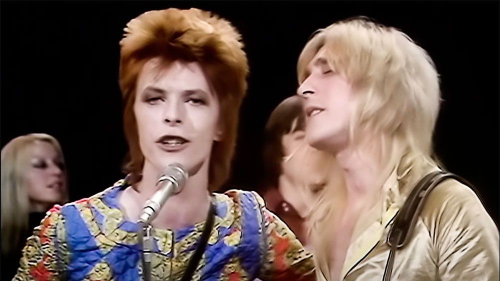 Watch David Bowies 1972 Starman Top Of The Pops Performance