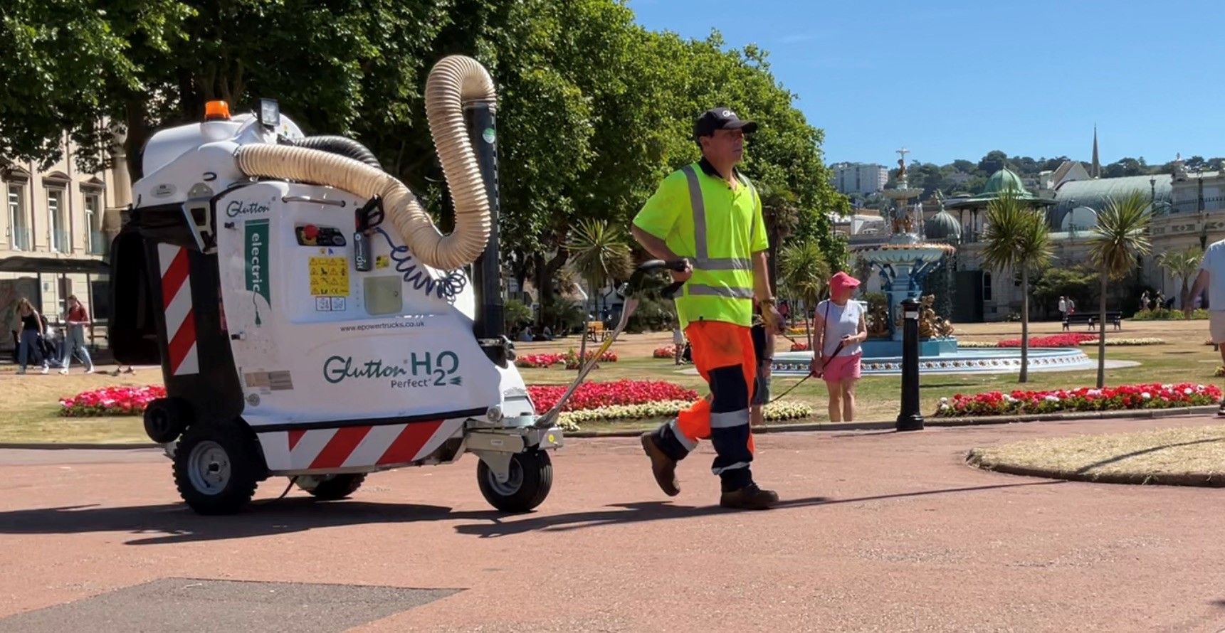 'Fully electric cleaning device is encouraging people to be tidier ...