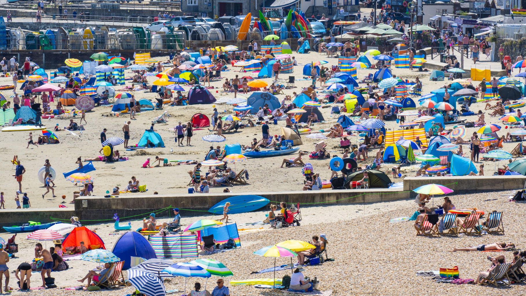 Rare UK Red weather warning in place as temperatures soar to 40C