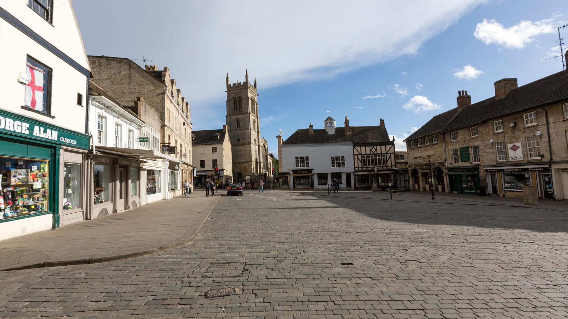 Stamford's Red Lion Square fully shut off to drivers for 4 weeks | News ...