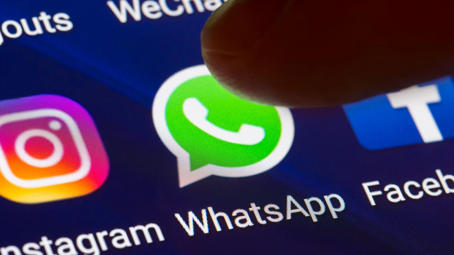 WhatsApp users can now leave group chats in secret and block screenshots
