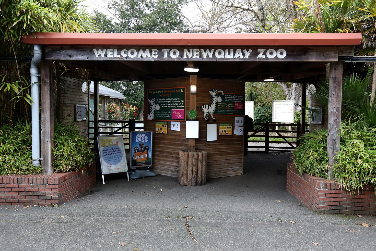 Newquay zoo shuts for two days after sewage issue