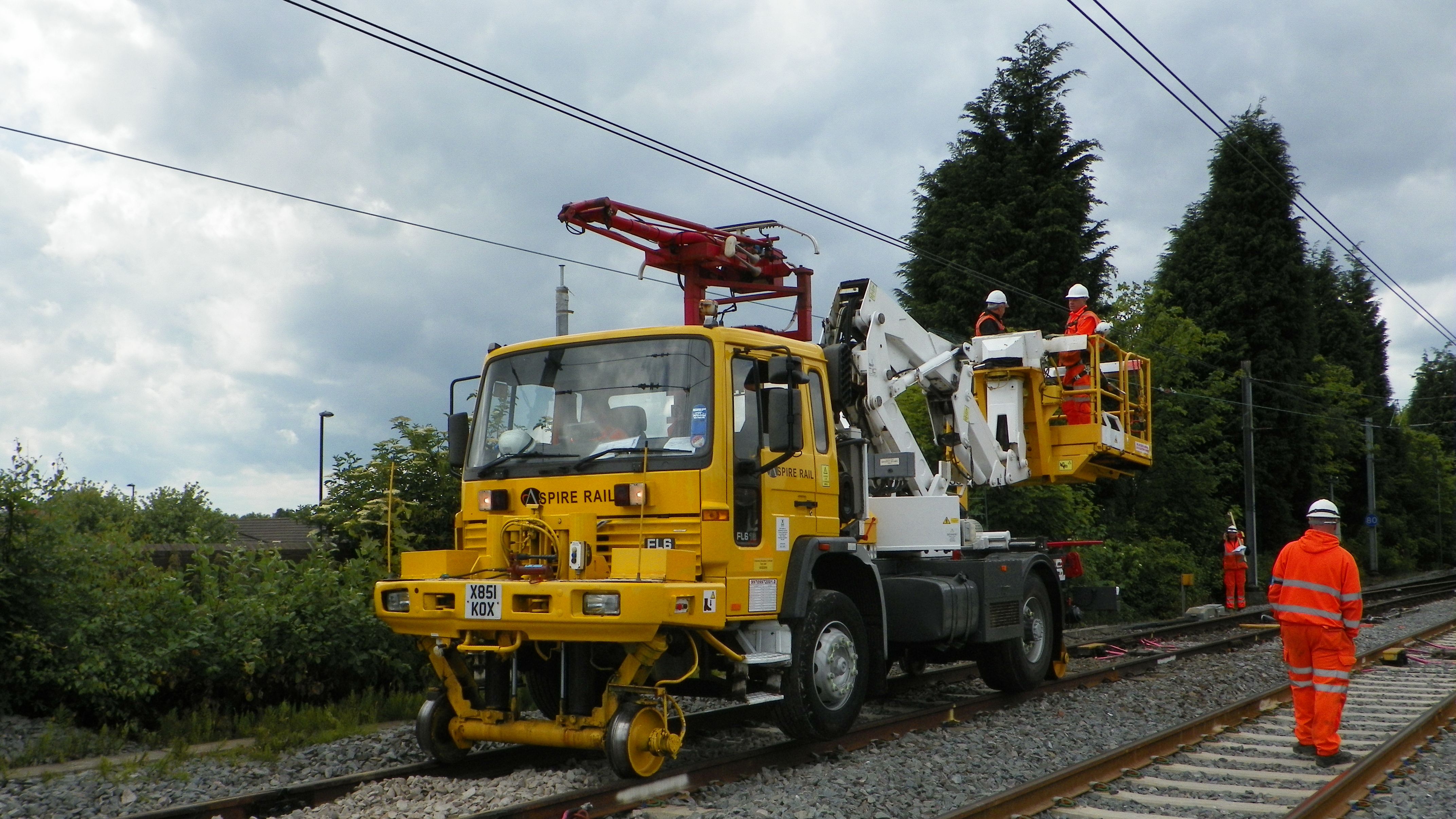 Overhead line repairs on Metro tracks