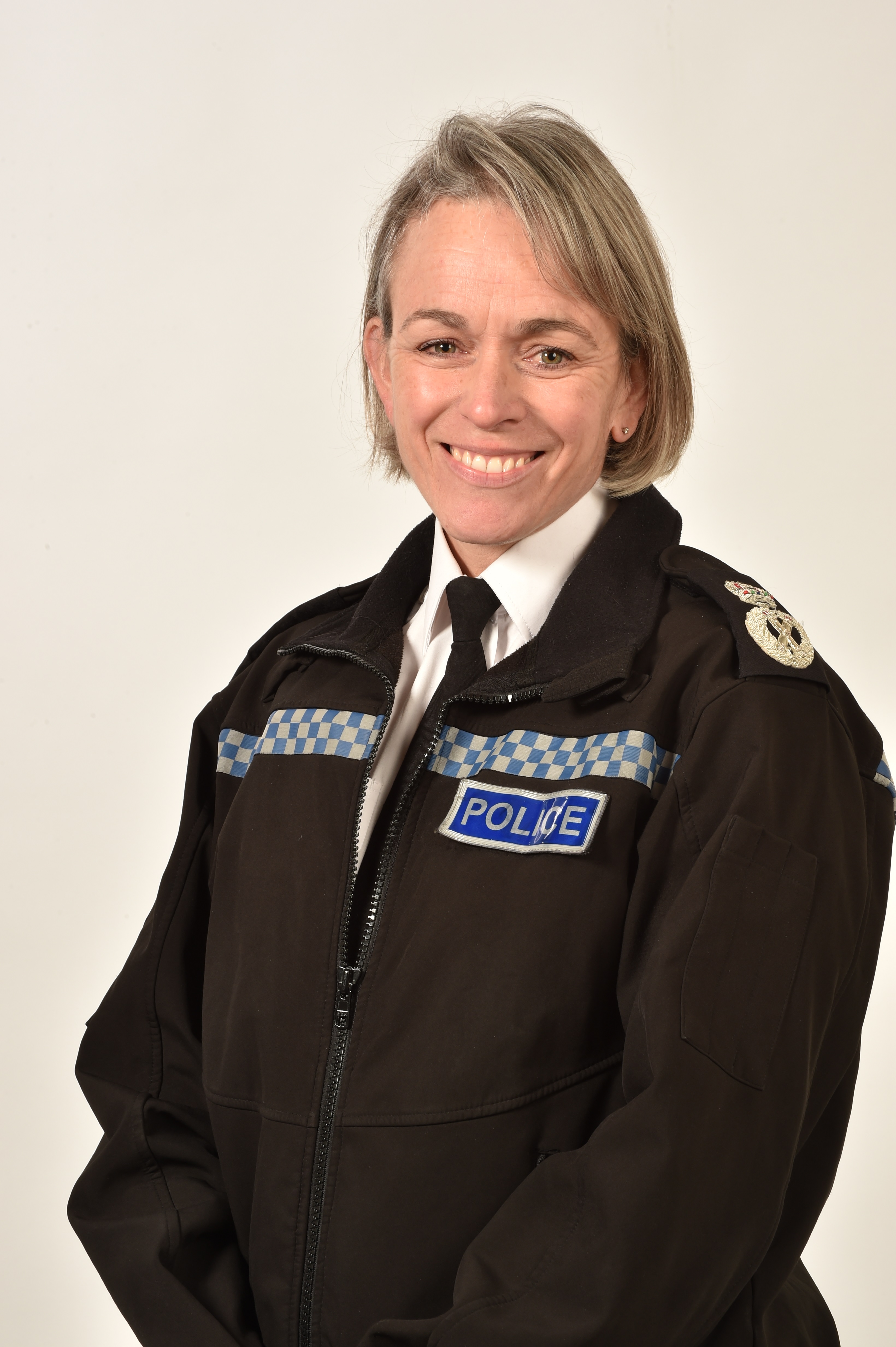 Hampshire and Isle of Wight's first female chief constable to step down