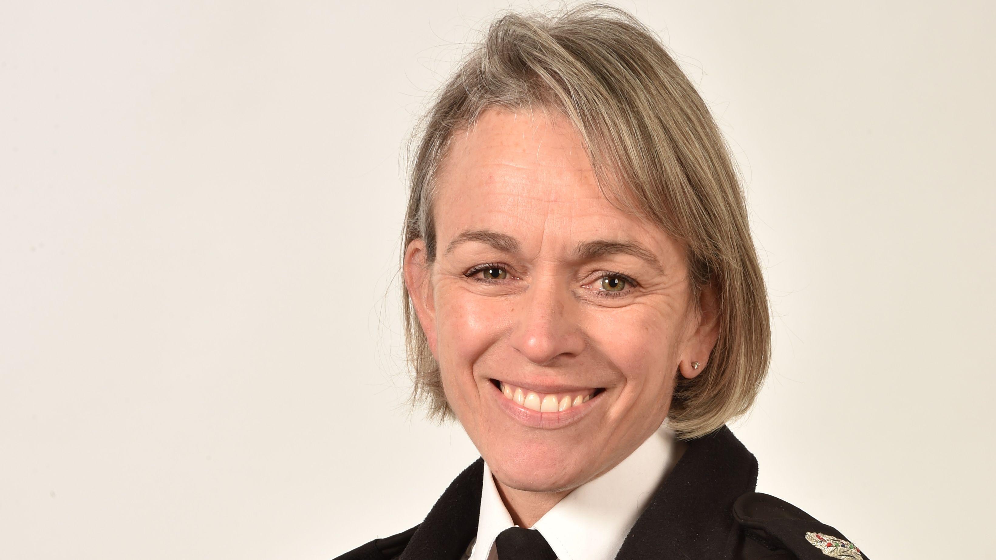 Hampshire and Isle of Wight's first female chief constable to step down ...